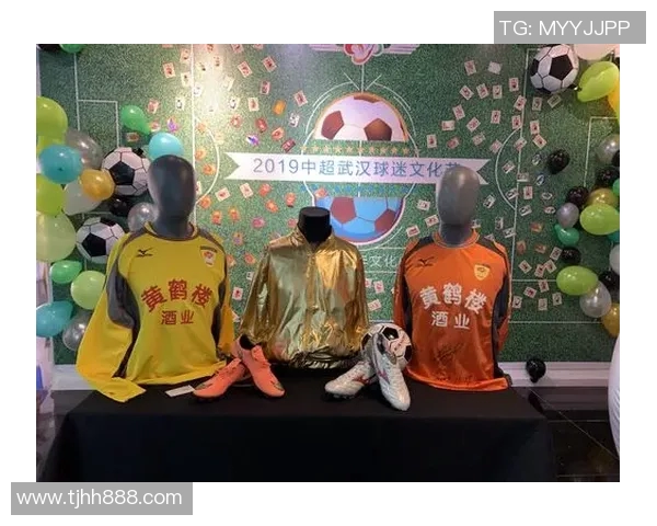 深圳东门足球明星玩偶引领潮流打造独特球迷文化新体验